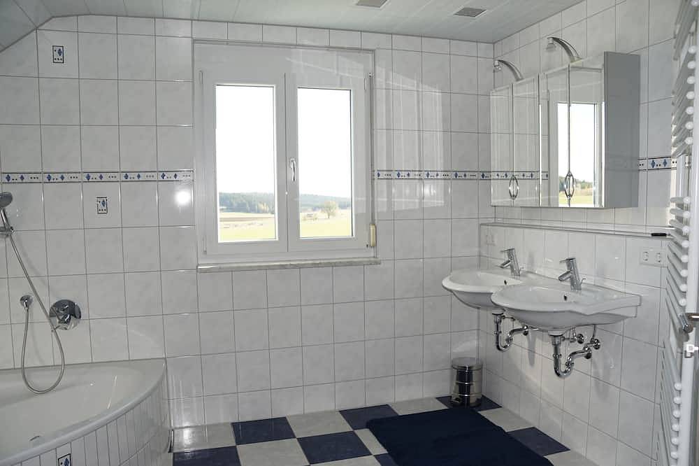 Familienfreundliches Ferienhaus, Übernachtungspreis ab 140 Euro, Albcard gratis in Obernheim, Neckar-Alb