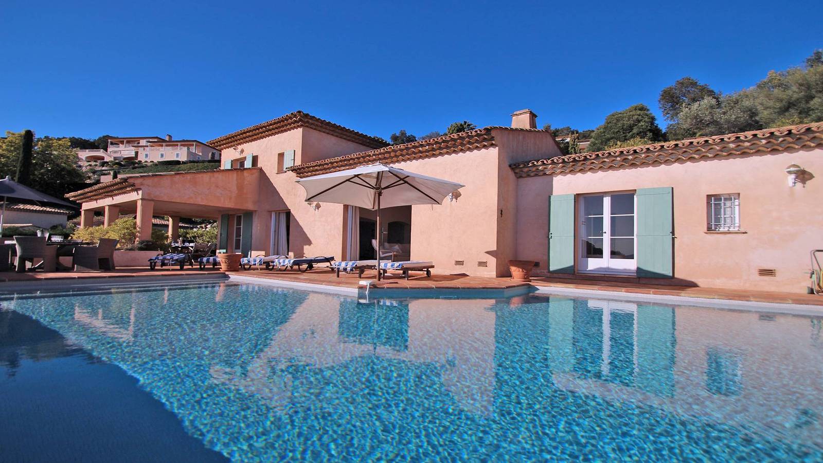 Appartement de vacances entier, Villa 10 personnes - Piscine privée à débordement - Vue mer - Wifi - Climatisation - Sainte Maxime - Classé 4* in Sainte-Maxime, Côte méditerranéenne (France)