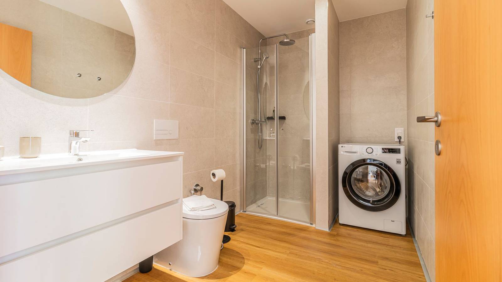 Apartamento inteiro, Infante Studio w/ Parking by Lovelystay in Mafamude e Vilar do Paraíso, Distrito do Porto
