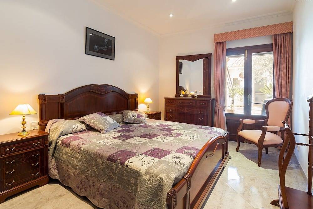 Can Gabriel, for 6 people, private swimming pool and barbecue. in Sa Pobla, North Majorca