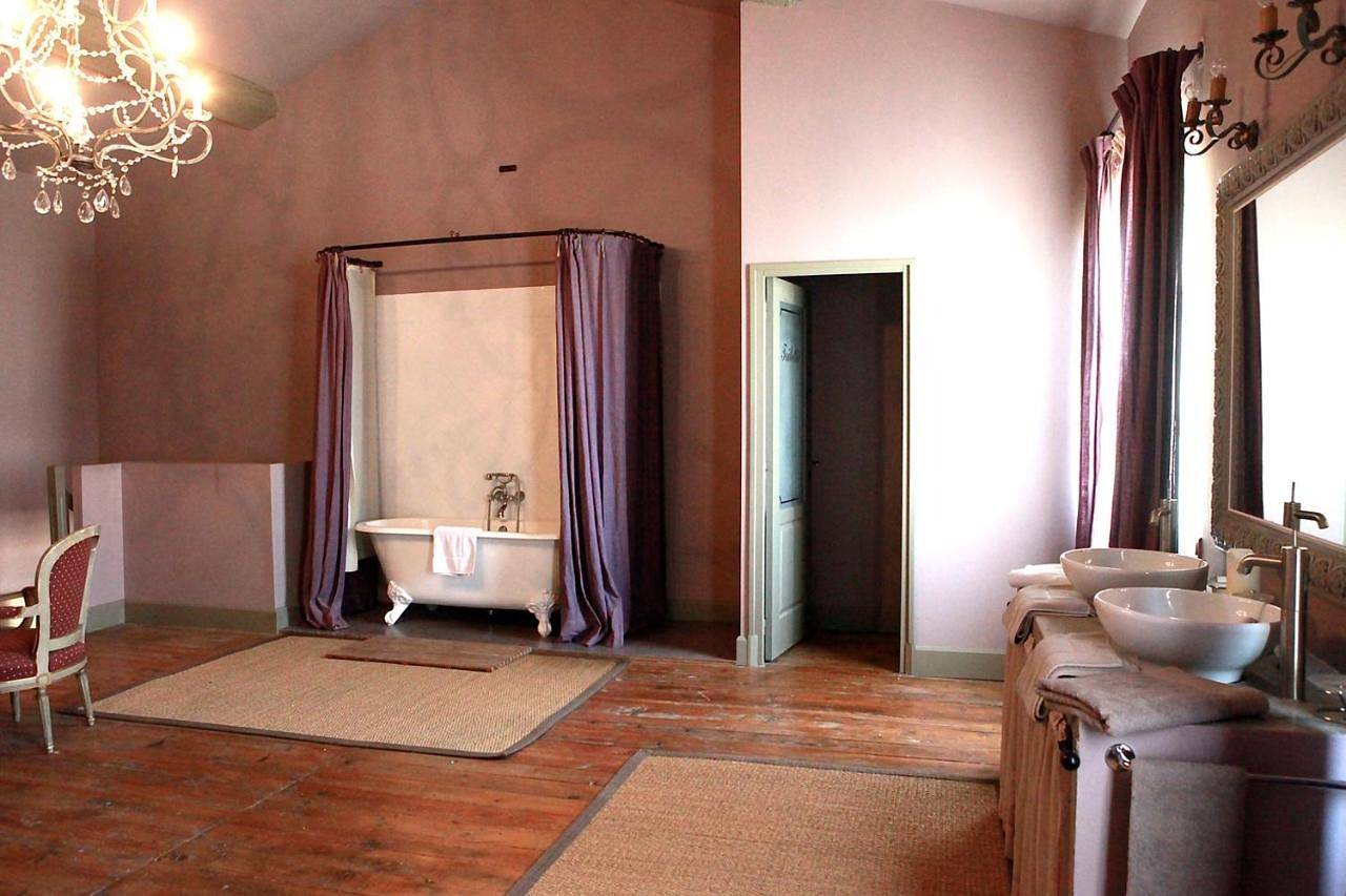 Double Room with Garden View in Saint-Gilles, Région de Nîmes
