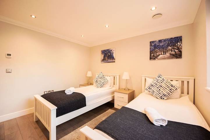 Appartement entier, Appartement-Premium-Sdb privée avec baignoire-Vue ville in Reading, Berkshire