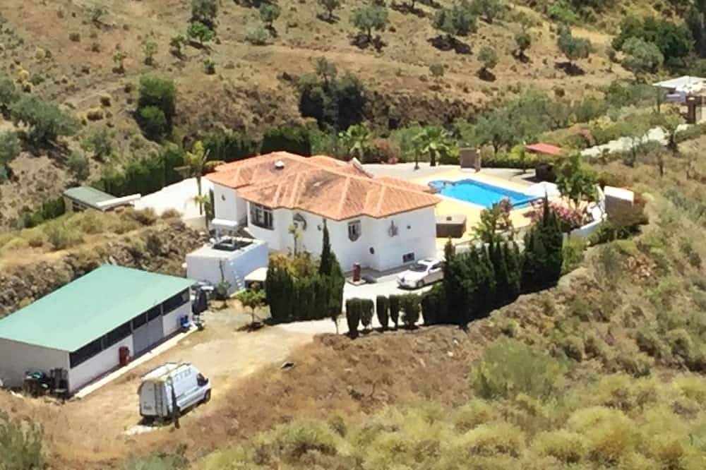 Villa Marylou with swimming pool in Montagnes, Andalusie in Sedella, Málaga Provinz