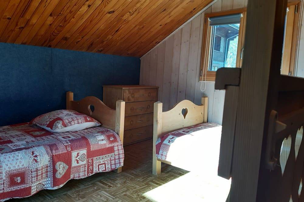 Típico chalet de madera antiguo valle de Chamonix in Chamonix-Mont-Blanc, Macizo del Mont Blanc