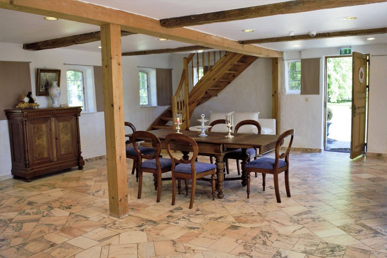 Ganze Wohnung, Ferienwohnung Herzverloren - Reetdachhaus, idyllisch, Kamin, Hunde willkommen in Stadum, Nordfriesland