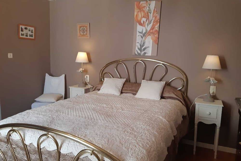 Elisa ❤ maison de village: piscine, jardin, préau, terrasse clôturés. Promotion. in Saint-Martin-le-Redon, Lot