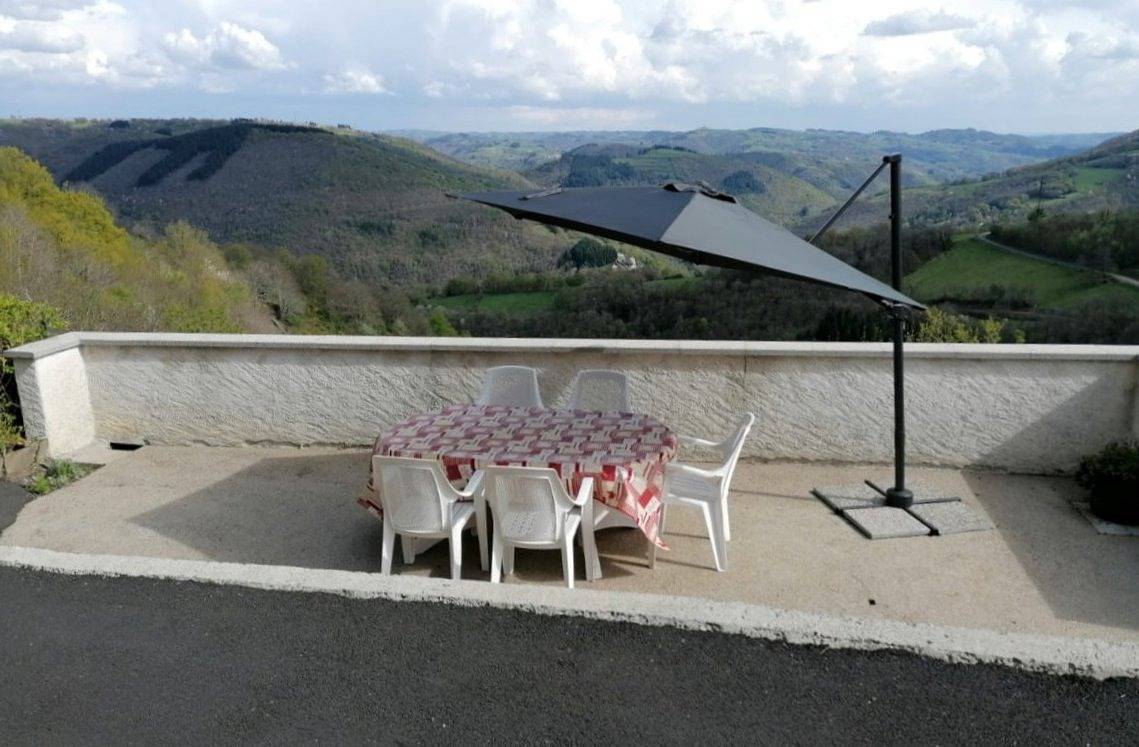 Gite à Lapeyrugue, confort et nature, animaux gratuits in Lapeyrugue, Région d'Aurillac