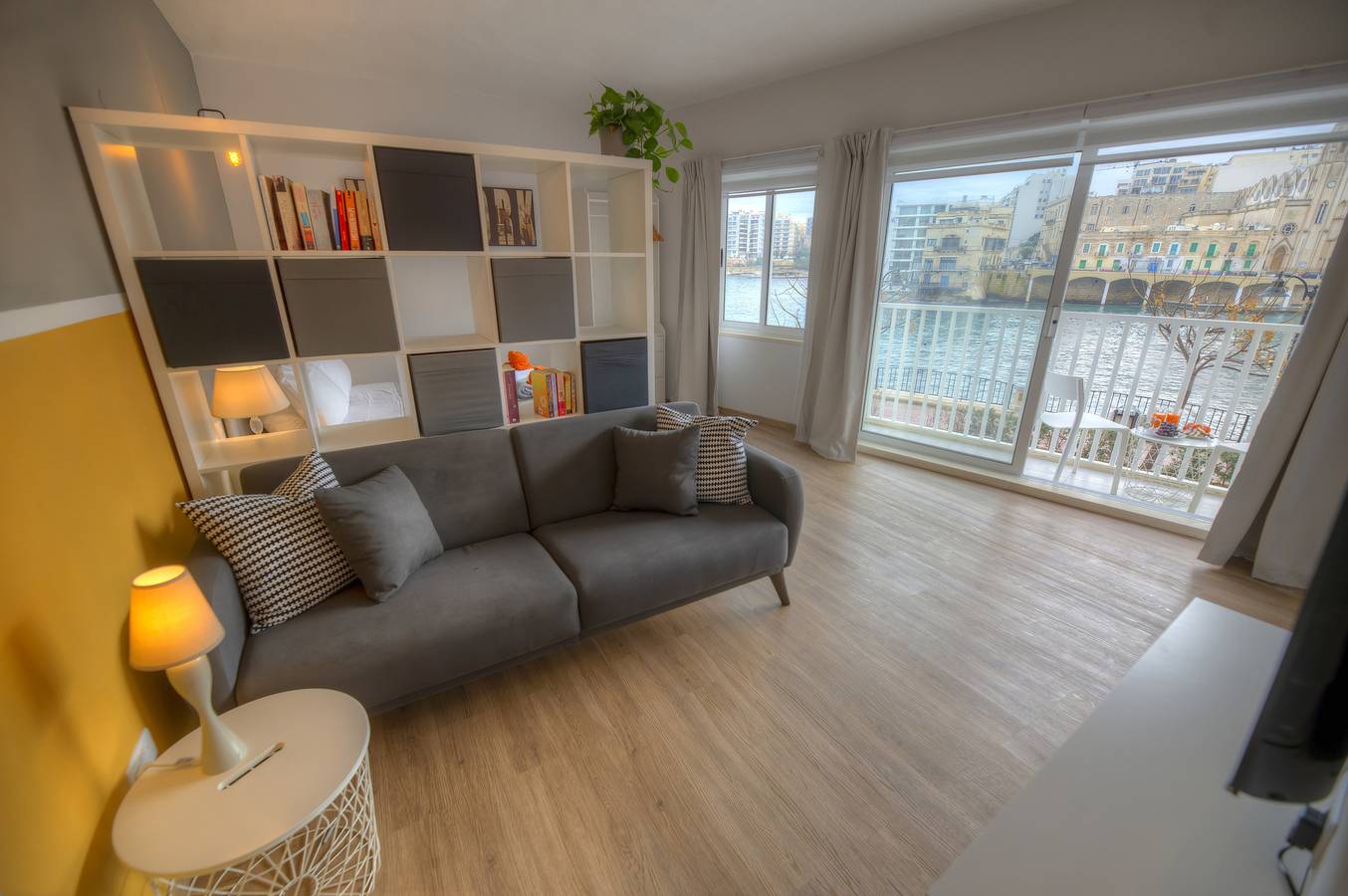 Entire apartment, Holiday apartment for 2 people with balcony in San Giljan, Malta Island