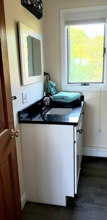 Simple and clean living by the beach! in Narragansett Pier, Narragansett