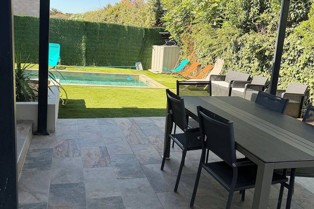 Magnificent new villa for your vacations 10 minutes from the beaches in Bompas, Costa mediterránea (Francia)