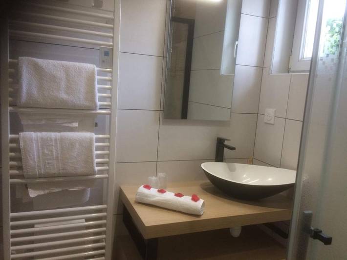 Location de vacances pour 2 personnes, avec Jacuzzi et Terrasse ainsi que Jardin et Sauna à Bagnoles-de-l'Orne - 4