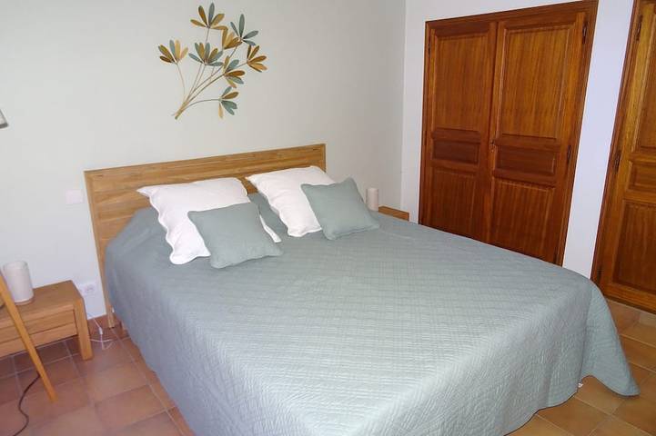 Location de vacances pour 6 personnes, avec terrasse et jardin à Lioux - 3