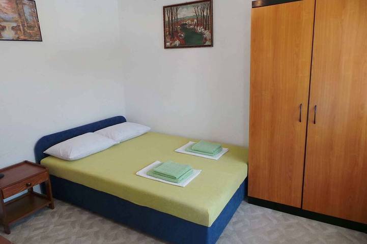 Ferienwohnung für 3 Personen, mit Garten in Karlobag - 2