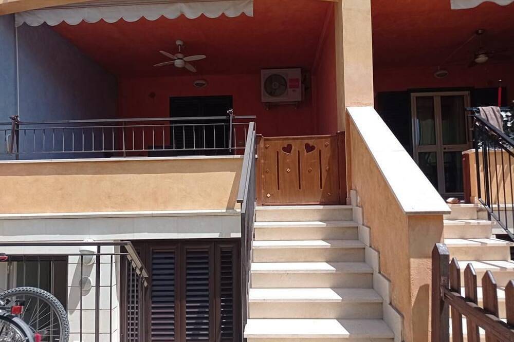 Apartamento entero, Vacation House in Policoro with pool 500 m from the sea in the Village Riva Azzurra in Policoro, Golfo de Tarento