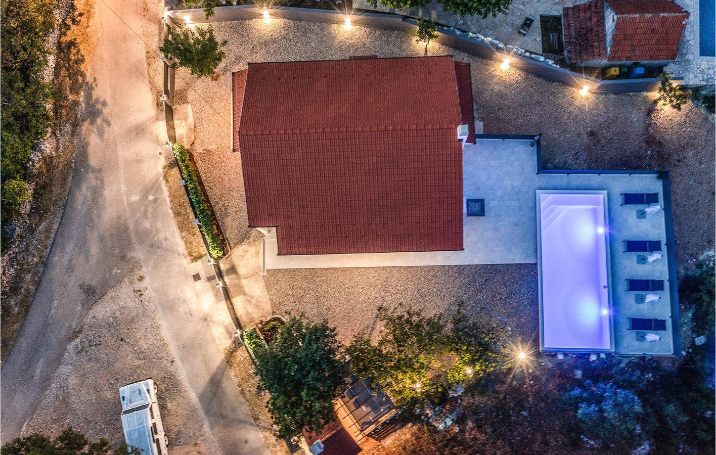Geräumige 2-Zimmer-Wohnung mit Pool, Terrasse und WLAN in Rašćane, Makarska Riviera