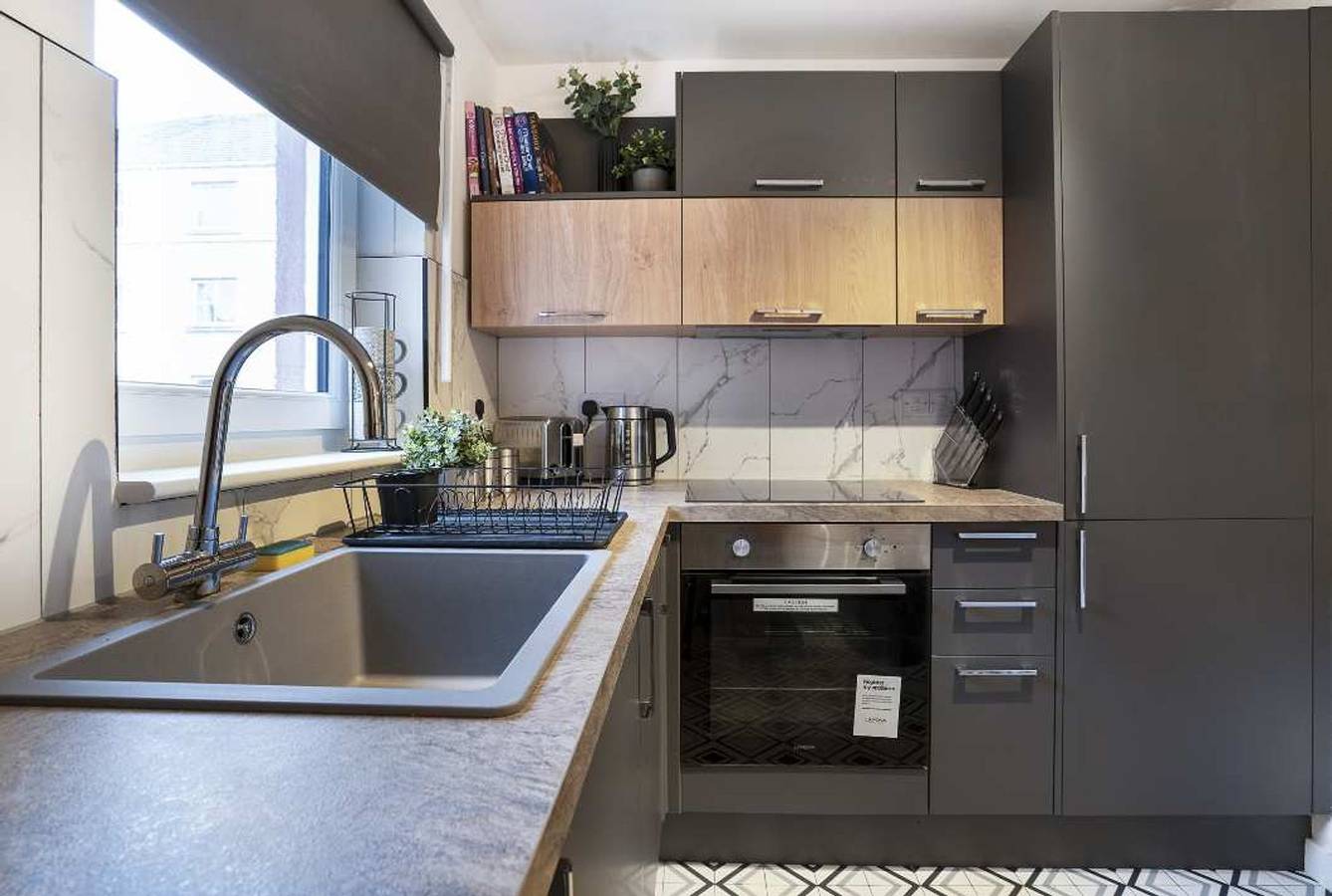 Entire apartment, Family-Friendly Edinburgh Stay   Near City Centre Sleeps 5 in Leith, Edinburgh