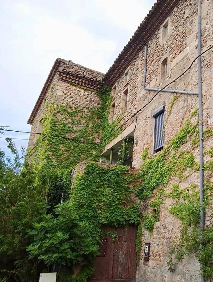 Maison d’hôte pour 4 personnes, avec terrasse et vue à Meyrannes