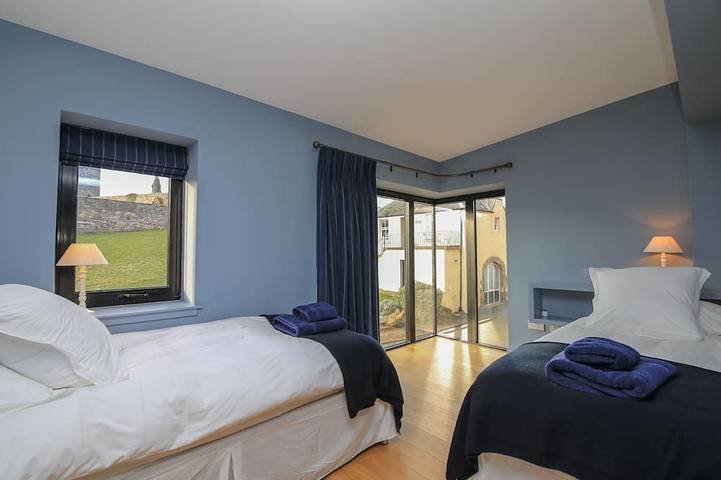 Stunning 3 bedroomed townhouse overlooking St Andrews harbour in St Andrews, Fife region