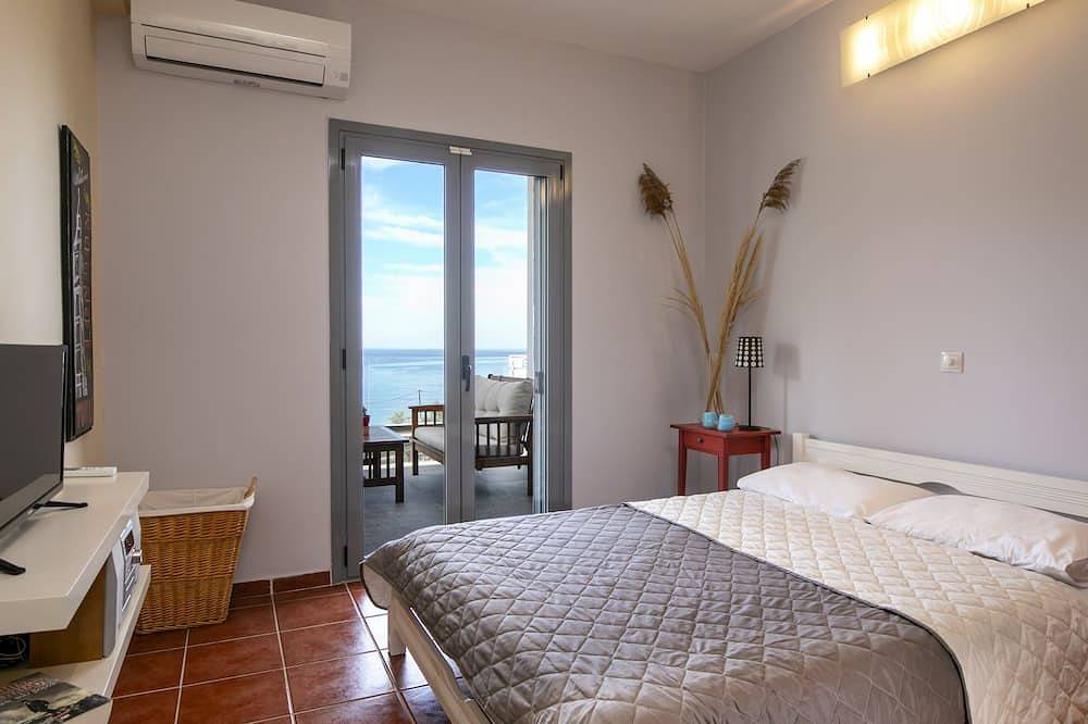 Seaview Villa\nonly 100 meters from the beach and with ulimited sea view. in Euböa