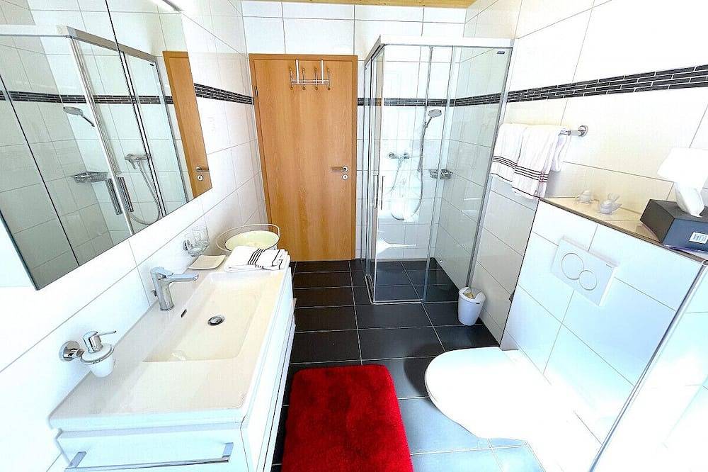 Geheel appartement, Swisshut Stunning Views Alps & Lake - Apart. Felden in Sigriswil, Meer van Thun
