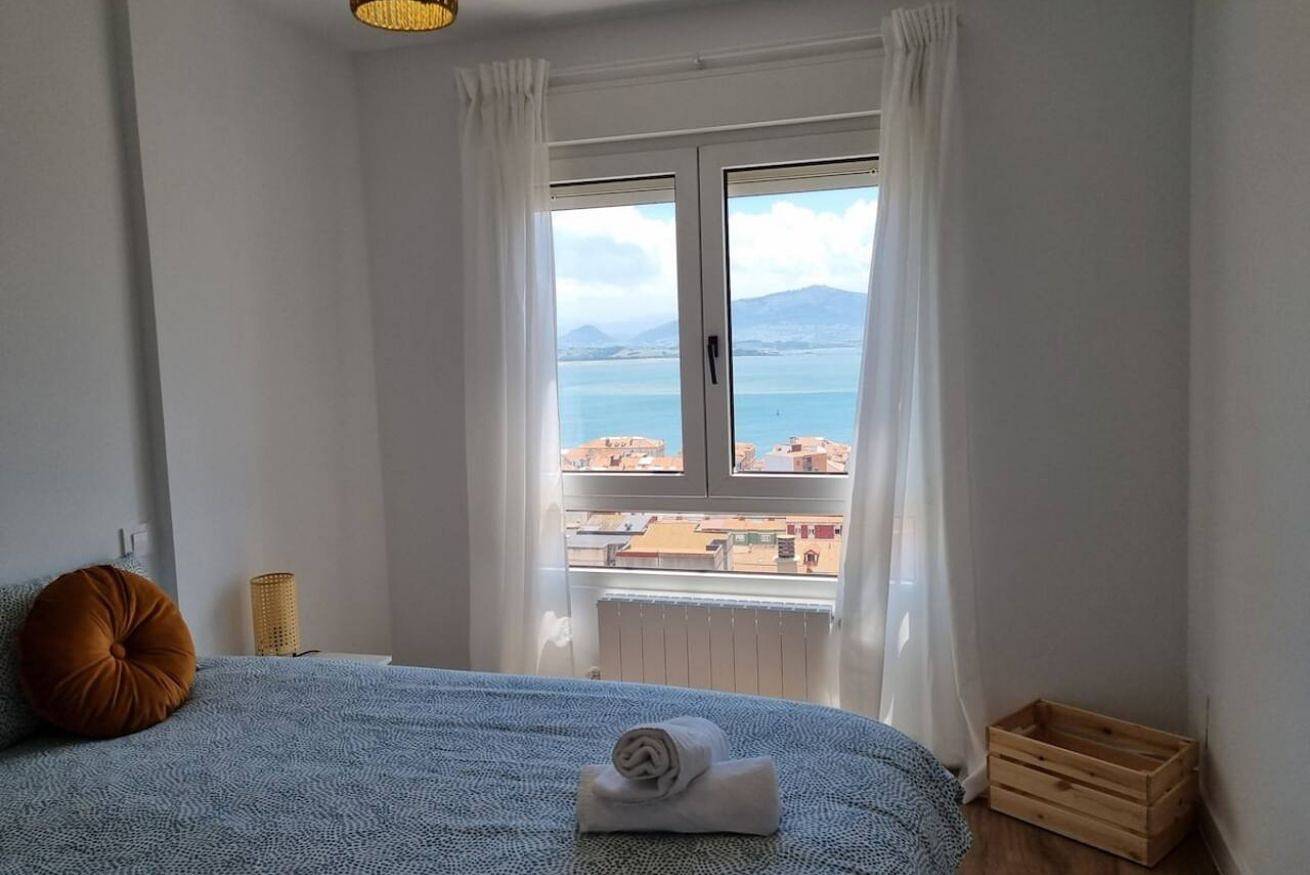 Entire apartment, Cozy apartment with kitchen, Wi-Fi & laundry in Santander, Cantabrian Coast