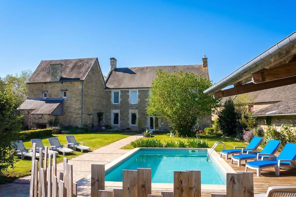 Homerez - Villa spacieuse avec piscine privée au Locheur in Val d'Arry, Région de Caen