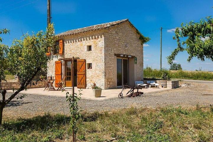 Location de vacances pour 2 personnes, avec Terrasse et Piscine à Donnazac