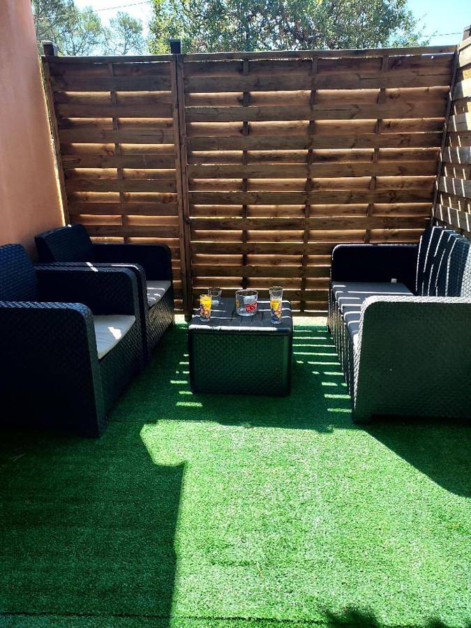 Gîte pour 2 personnes, avec jacuzzi et jardin à Rocbaron