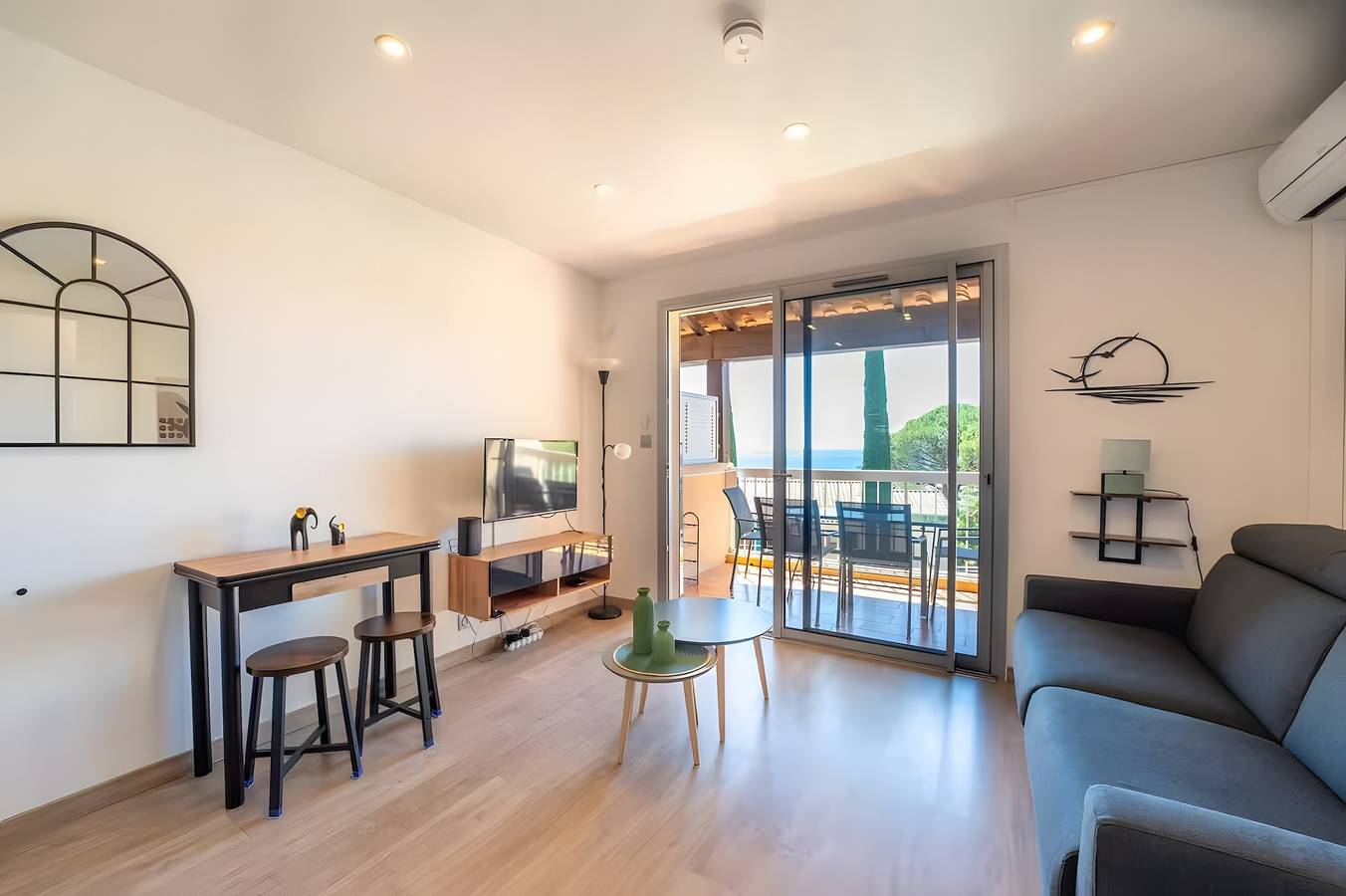 Ganze Wohnung, Appartement „Le Panorama“ mit Meerblick, Wlan und Klimaanlage in La Nartelle, Sainte-Maxime