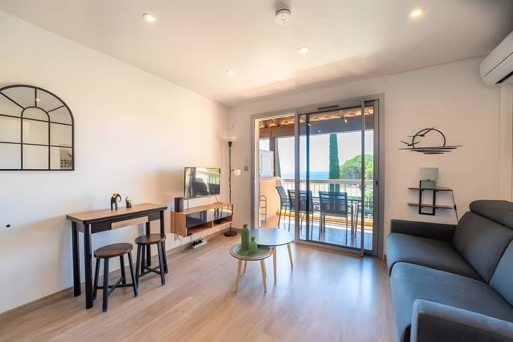 Appartamento intero, Appartamento "Le Panorama" con vista mare, Wi-Fi e aria condizionata in La Nartelle, Sainte-Maxime