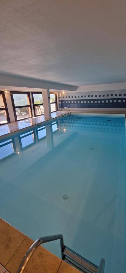 Gîte pour 6 personnes, avec piscine ainsi que vue et balcon dans Office De Tourisme D Orcieres - 2