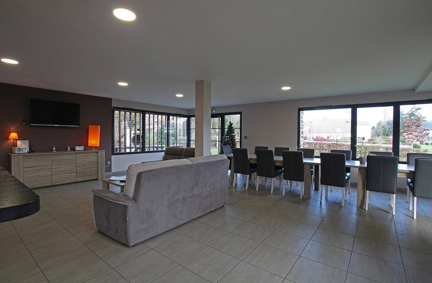 Geheel vakantieappartement, Vakantieappartement voor 21 personen met tuin in Cérences, Coutances