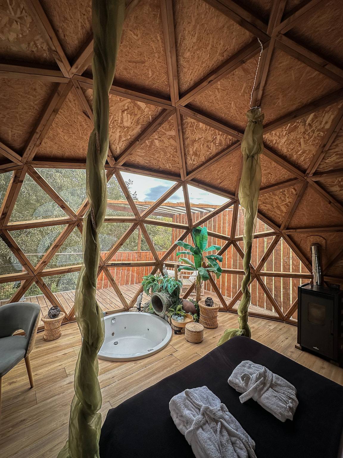 Entire apartment, Apartment 'Bubble Suites' with Mountain View, Wi-Fi and Air Conditioning in Canyelles (Barcelona), Garraf