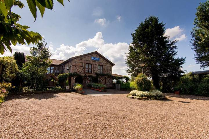 Appart’hôtel pour 30 personnes, avec Balcon et Jacuzzi ainsi que Terrasse et Jardin à Oudenburg