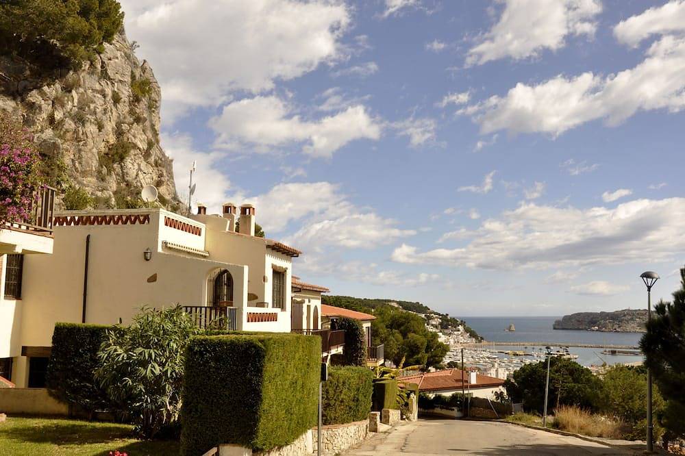 Casa Amandina - Casa con vista al mar con piscina compartida y cancha de tenis in L' Estartit, Estartit