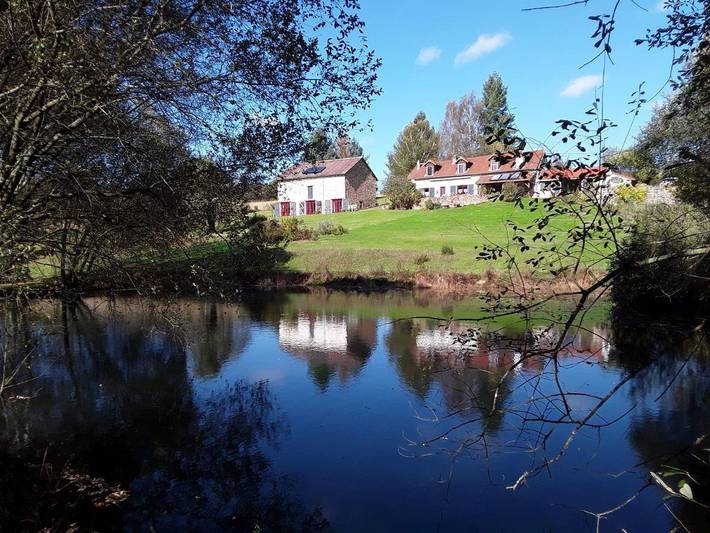 Location de vacances pour 2 personnes, avec jardin ainsi que terrasse et vue à Sainte-Anne-Saint-Priest