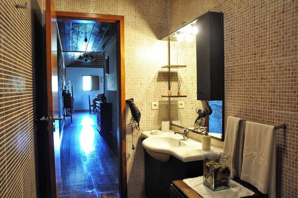 Casa de Fora Refuge of Tranquillity Surrounded by the exuberant nature of the Minho region in Fafe, Distrito de Braga