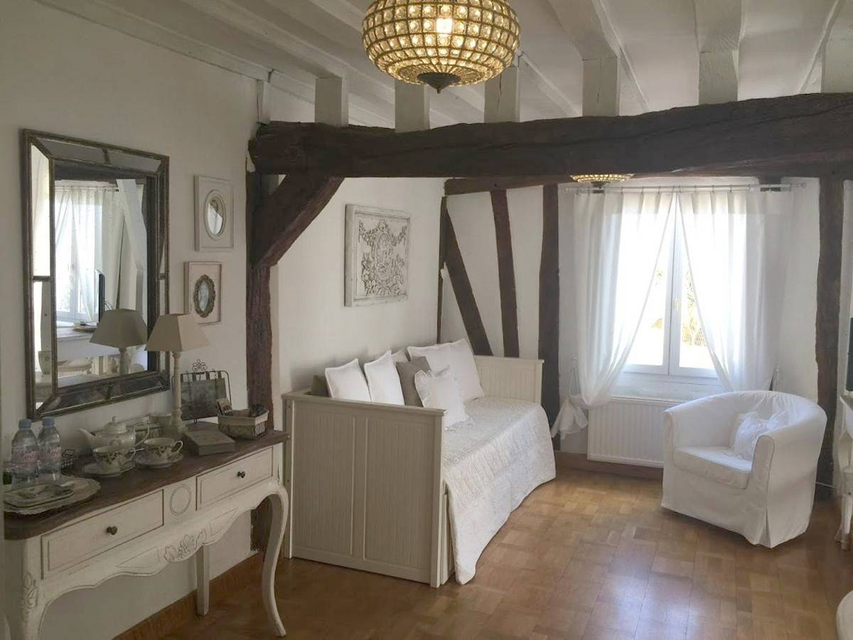 Double Room with Private Bathroom in Gasny, Région de Les Andelys