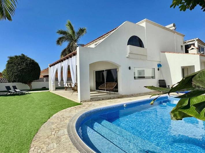 Chalet para 10 personas, con vistas además de jardín y piscina en Fuerteventura