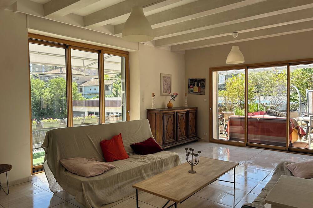 Apartamento entero, Luxurious double apartment with 100m2 terrace 5 min from Aubenas town center in Aubenas, Ardèche