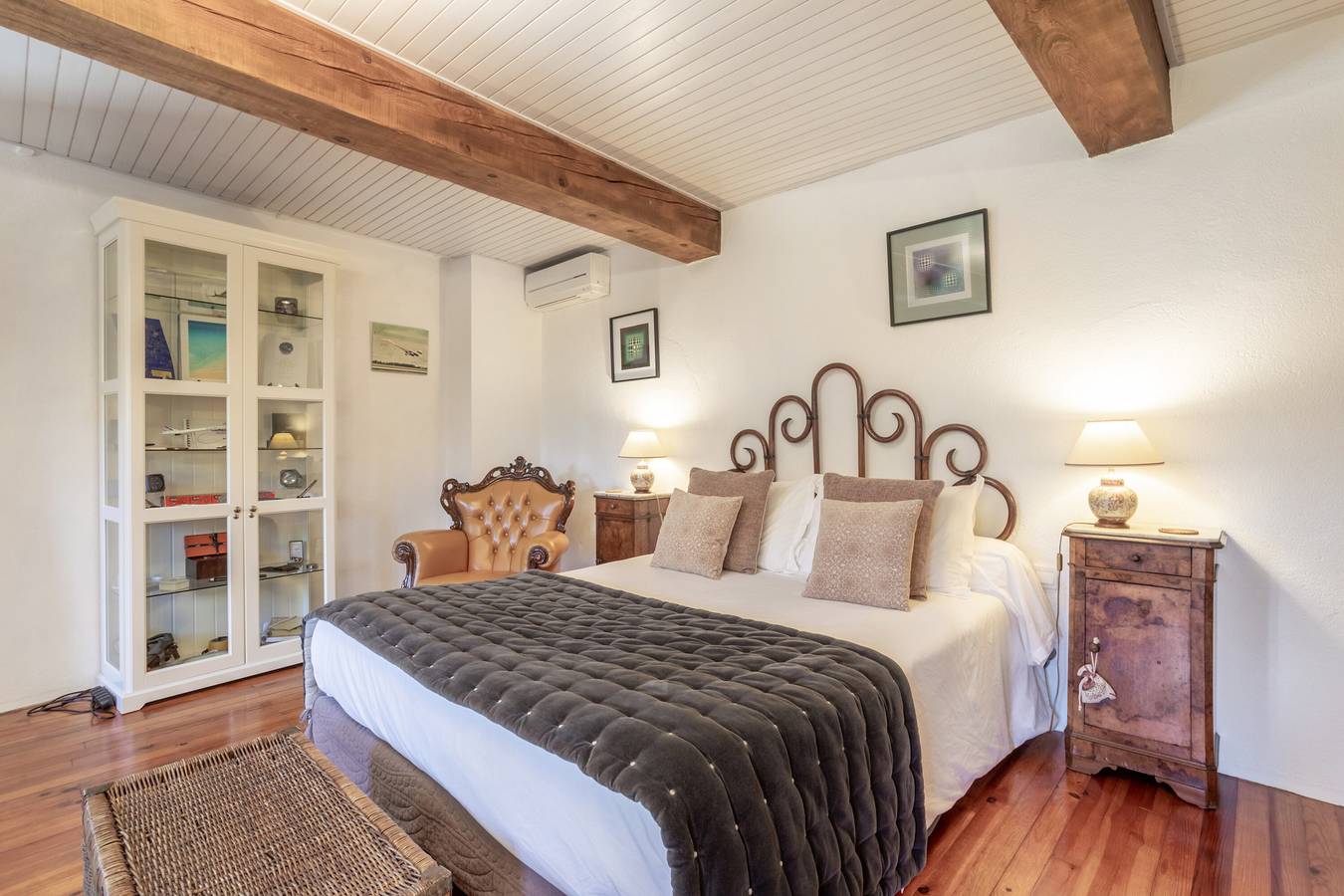 Casa de huéspedes 'Colombine Chambre Double Deluxe' con jardín compartido y aire acondicionado in Sainte-Colombe-de-la-Commanderie, Region de Perpignan