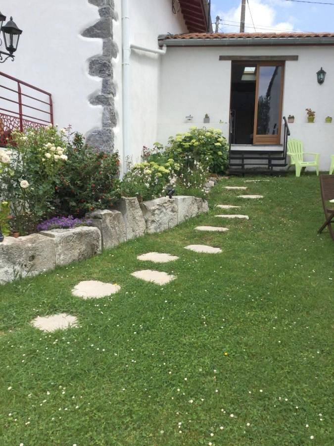 Location de vacances pour 2 personnes, avec jardin et vue à Saint-Esteben - 2