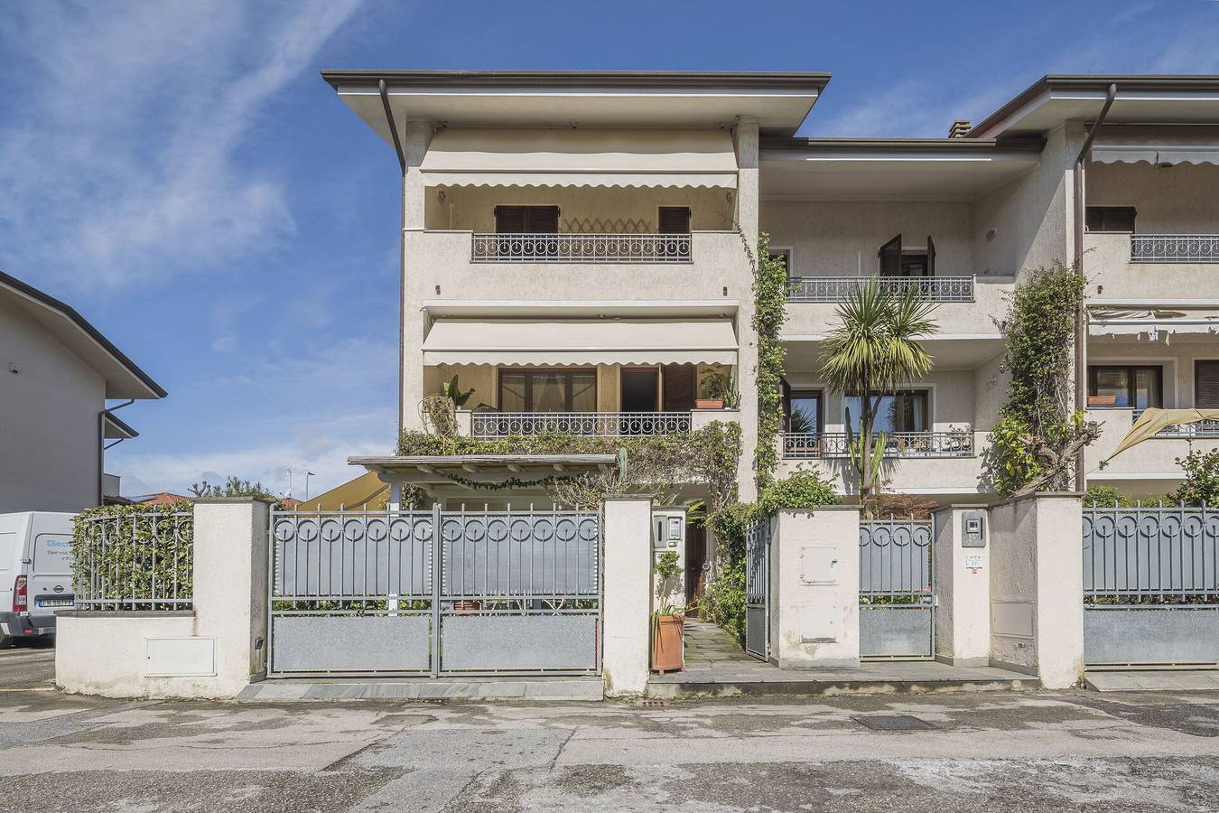 Appartamento intero, La Bouganville, Forte Dei Marmi, Private Garden, Wifi - La Bouganville, Forte Dei Marmi, Garden, Pet Friendly in Forte dei Marmi, Riviera Toscana