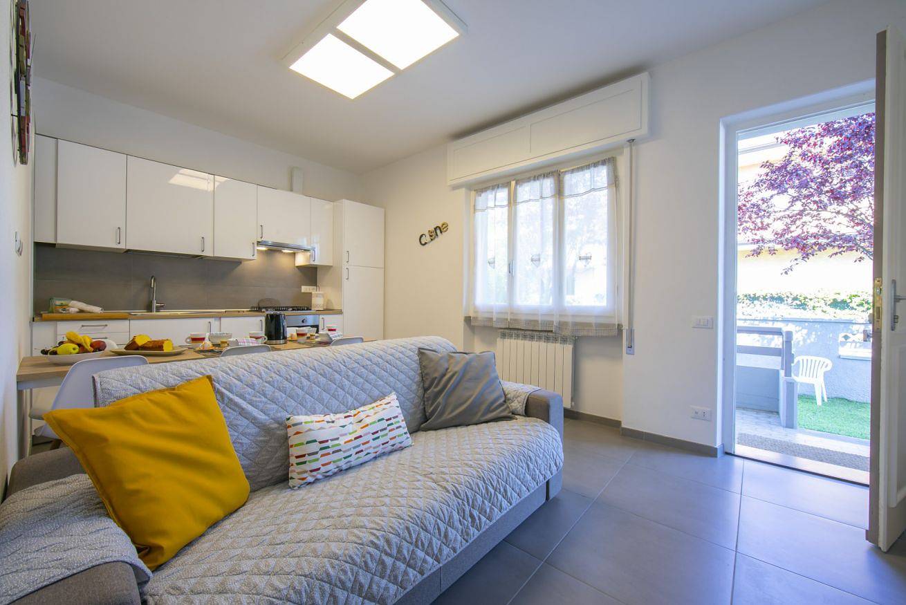 Ganze Wohnung, Ferienwohnung für 5 Personen mit Balkon/Terrasse in Marina di Massa, Massa