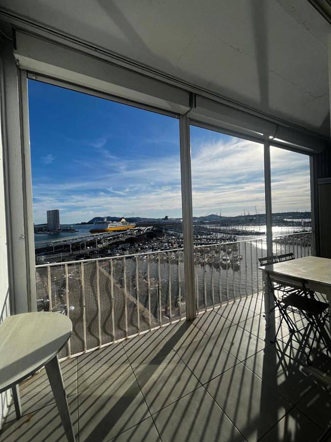 Gîte pour 4 personnes, avec terrasse et vue dans Office De Tourisme De Toulon