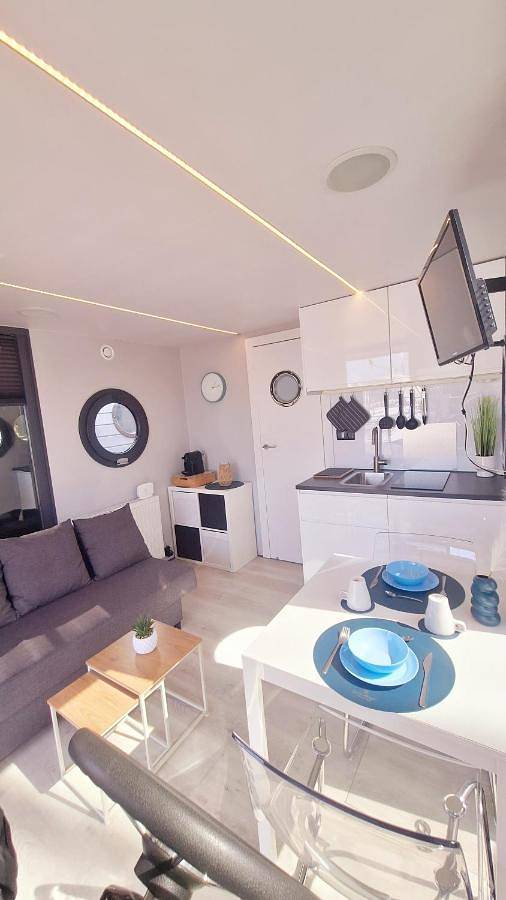 Boot für 4 Personen, mit Terrasse und Ausblick, mit Haustier in Italien
