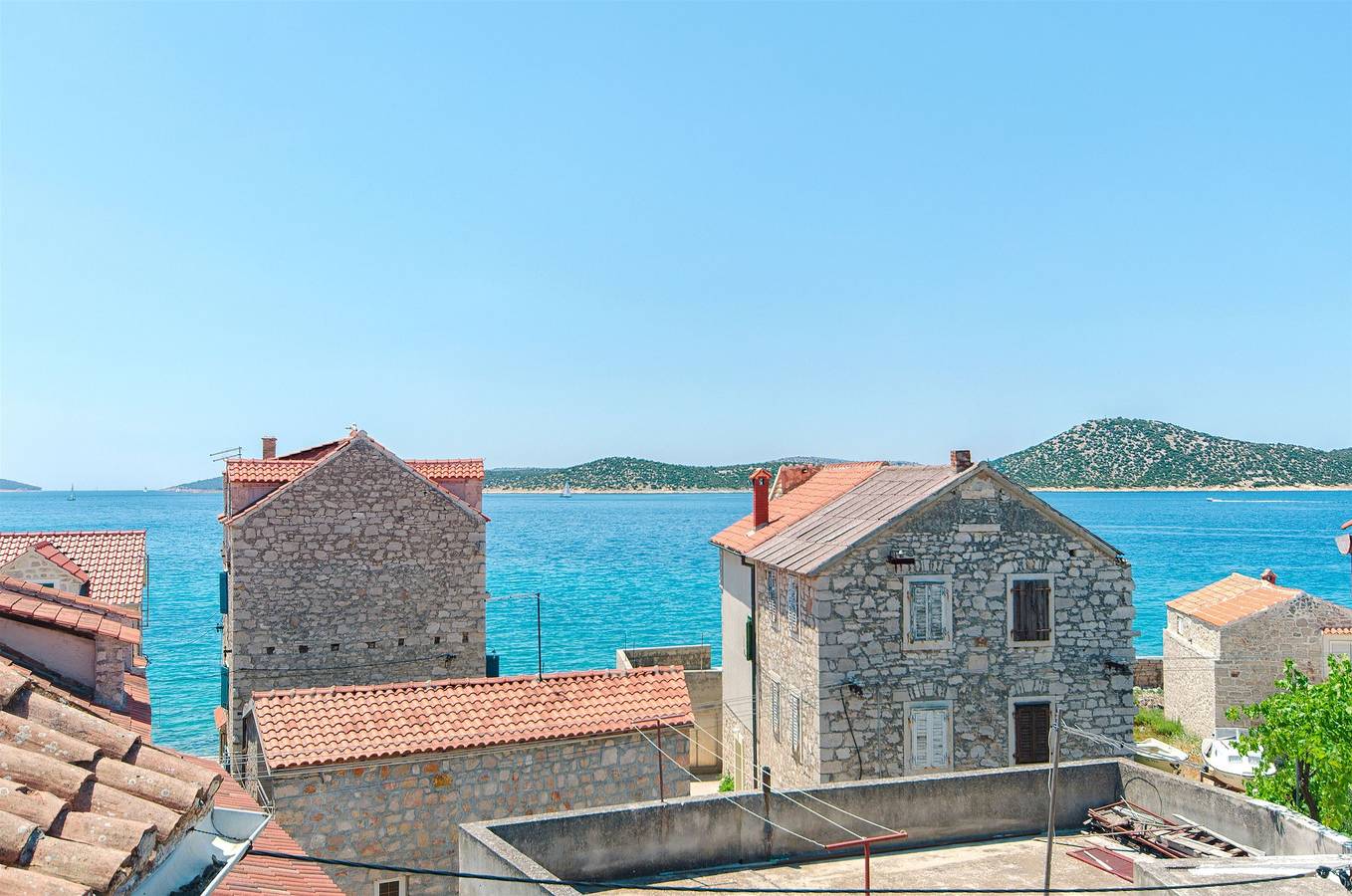 House Stone house island Prvic in Dalmatinische Inseln