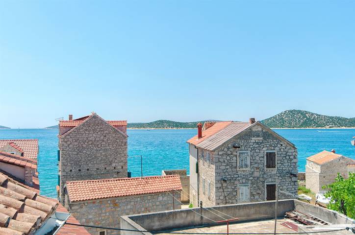 House Stone house island Prvic in Dalmatinische Inseln