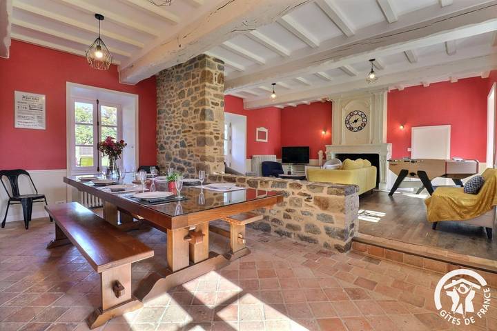 Gîte pour 14 personnes, avec jardin à Montfort-sur-Meu - 2