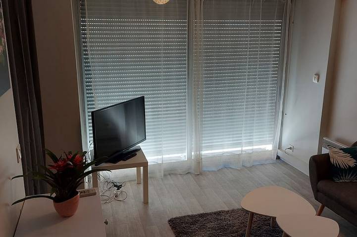 Apartamento entero, Studio type T2, hypercentre, furnished with air conditioning and parking in Gramat, Quercy
